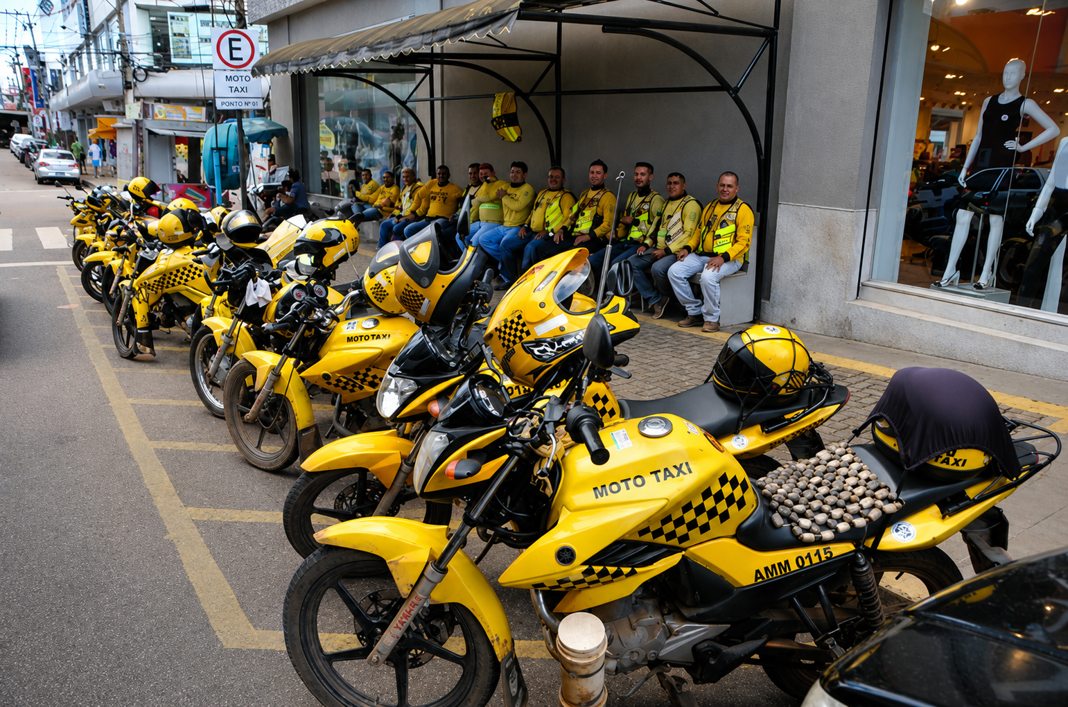 Moraes suspende exigência de seguro adicional para mototáxi em SP