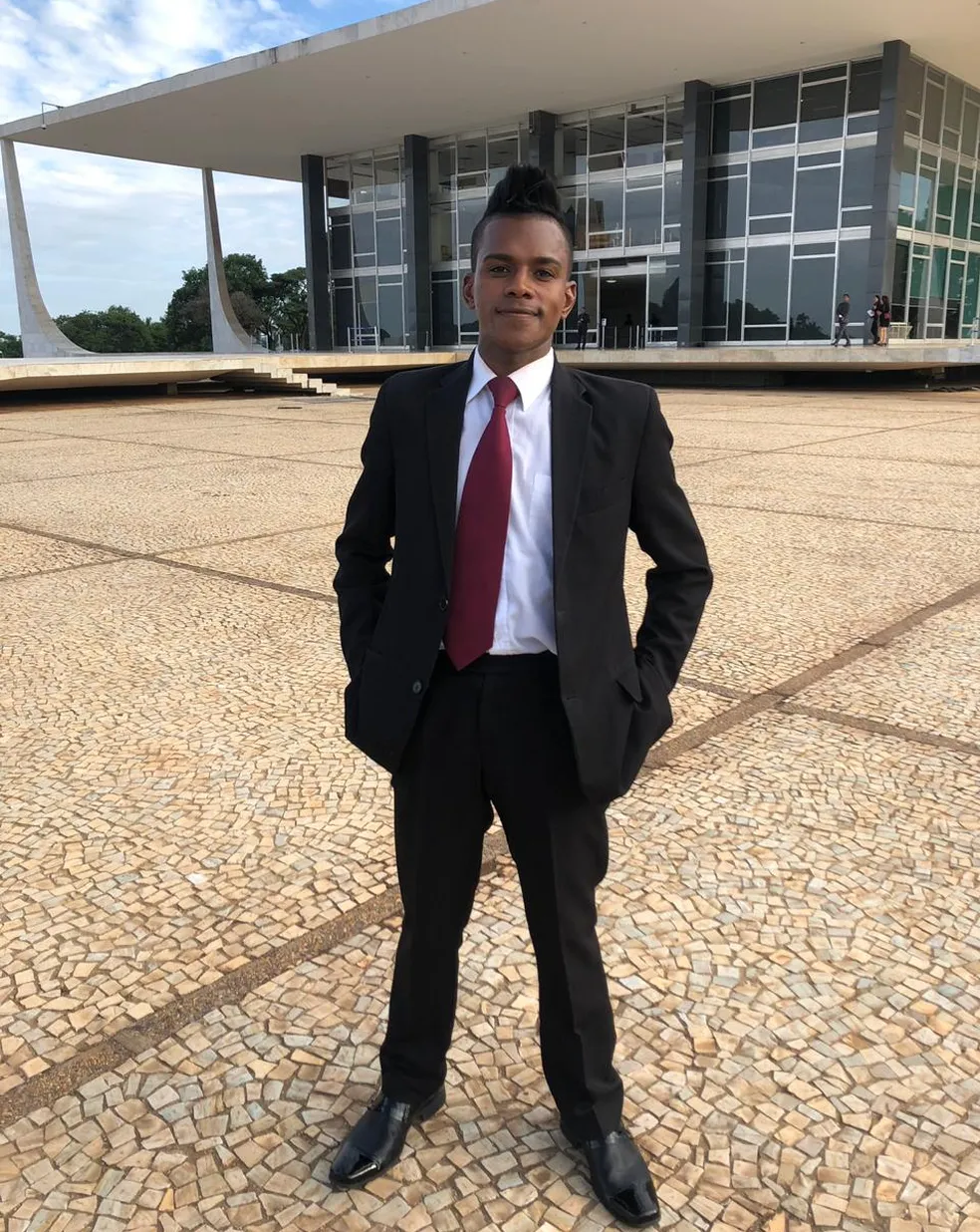 Ex-morador de rua que viveu 5 anos na rodoviária de Brasília se forma em direito e é aprovado na OAB